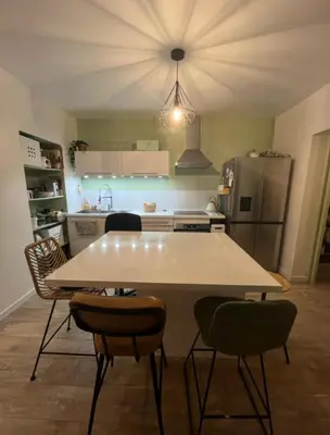 Cuisine ou kitchenette dans l'établissement Maison 6 personnes - Idéal 24h du Mans
