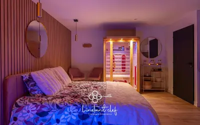 Un ou plusieurs lits dans un hébergement de l'établissement Love au Mans - Sauna, Jacuzzi & Parking privé