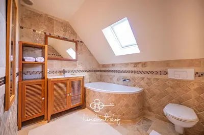 Salle de bains dans l'établissement Cocon Familial & Terrasse - Pôle Santé Sud - 10mn Circuit des 24H - L'Instant Clef