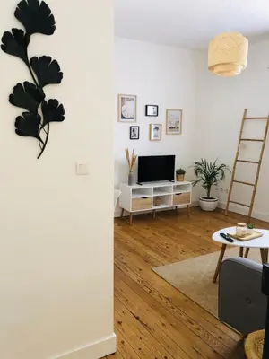 Télévision ou salle de divertissement dans l'établissement Charmante maison de ville