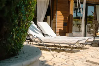 Plan de l'établissement Le Patis et sa piscine