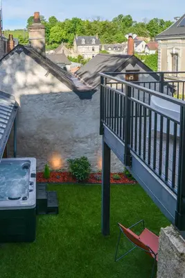 Balcon ou terrasse dans l'établissement Maison de charme avec Jacuzzi