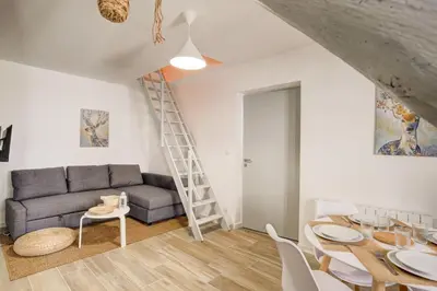 Coin salon dans l'établissement Le Belvédère - Le rendez vous des Copains