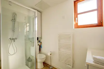Salle de bains dans l'établissement Le Belvédère - Le rendez vous des Copains