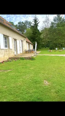 Jardin de l'établissement Le gite d Henri