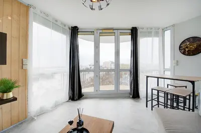Télévision ou salle de divertissement dans l'établissement Appartement Cosy proche Gare
