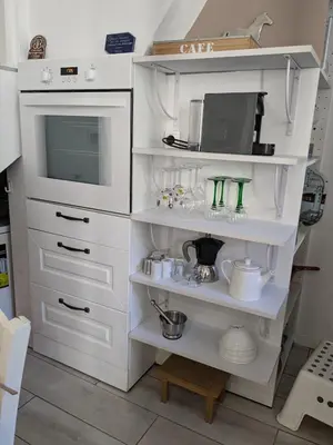 Cuisine ou kitchenette dans l'établissement T2 Au pied du château sans vis à vis