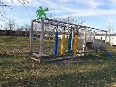 Aire de jeux pour enfants de l'établissement Joli mobilhome 7 places, 3 chambres Blois Amboise Piscine