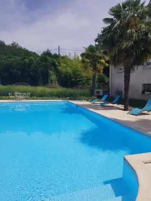 Piscine de l'établissement Appartement De La Vallée ou située à proximité