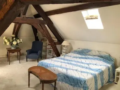 Un ou plusieurs lits dans un hébergement de l'établissement Maison avec jardin à Cellettes, 150 m², local à vélos