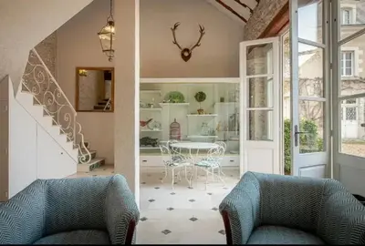 Coin salon dans l'établissement Maison avec jardin à Cellettes, 150 m², local à vélos