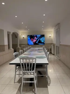 Télévision ou salle de divertissement dans l'établissement La Maison de Cristina Michael