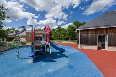 Piscine de l'établissement ZEcamping 3 étoiles dog friendly piscine couverte ou située à proximité