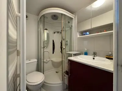 Salle de bains dans l'établissement Charmant appartement cozy - idéal pour séjour confortable