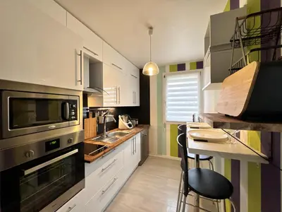 Cuisine ou kitchenette dans l'établissement La Chicane - Garage - Proche circuit - 4p