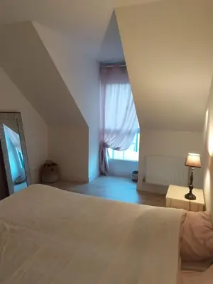 Un ou plusieurs lits dans un hébergement de l'établissement 10 min du Circuit 24h du MANS - Grandes chambres très confortables dans maison récente et jardin !
