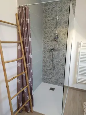 Salle de bains dans l'établissement 10 min du Circuit 24h du MANS - Grandes chambres très confortables dans maison récente et jardin !