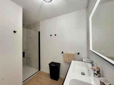 Salle de bains dans l'établissement Le Charme - Jardin - Petanque - Parking - 6p