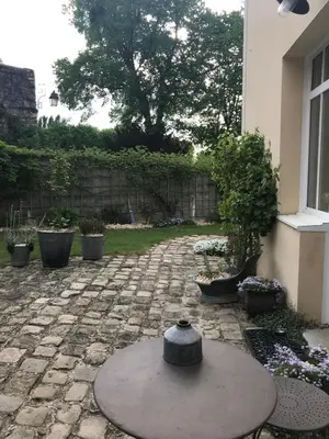 Jardin de l'établissement Maison Le Mans centre