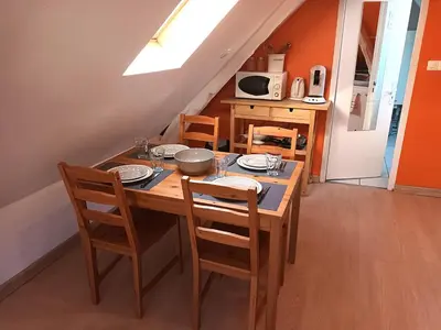 Cuisine ou kitchenette dans l'établissement Les Toits de Grecourt - gare - wifi - centre-ville
