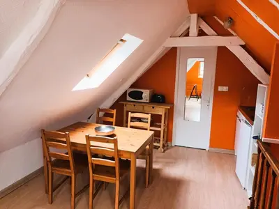 Cuisine ou kitchenette dans l'établissement Les Toits de Grecourt - gare - wifi - centre-ville