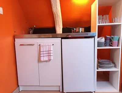 Cuisine ou kitchenette dans l'établissement Les Toits de Grecourt - gare - wifi - centre-ville