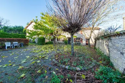 Jardin de l'établissement Le Logis Viennois - A 20 km de Center Parcs