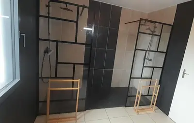 Salle de bains dans l'établissement Logrment entier 8 personnes circuit 24h