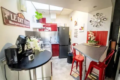 Cuisine ou kitchenette dans l'établissement Cosy Grand appartement 6 pers hypercentre Blois