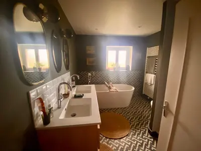 Salle de bains dans l'établissement 2 Chambres, spéciales 24H DU MANS