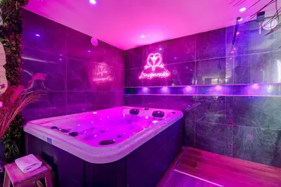 Salle de bains dans l'établissement L'Inséparable - Jacuzzi - Terrasse - Parking - Vélos