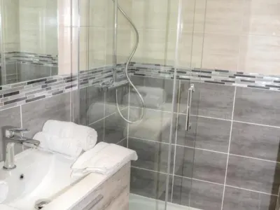 Salle de bains dans l'établissement Gîte de charme en Touraine avec spa et jardin privé - FR-1-381-610