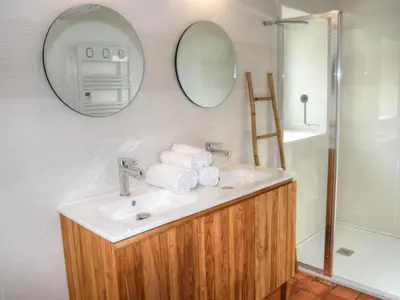 Salle de bains dans l'établissement Gîte de charme en Touraine avec spa et jardin privé - FR-1-381-610