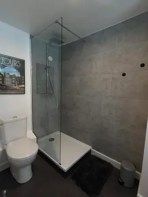 Salle de bains dans l'établissement Chambre indépendante rénovée, à 2 pas de la plage