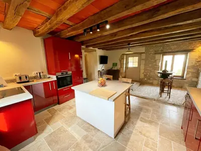 Cuisine ou kitchenette dans l'établissement Gîte paisible avec jardin à Chédigny - FR-1-381-611