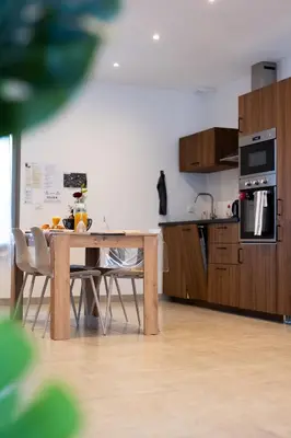 Cuisine ou kitchenette dans l'établissement Gîtes Le Duo de Galerne , à 5 minutes du Zoo Parc de Beauval