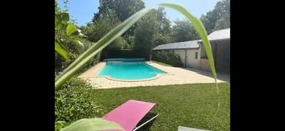 Piscine de l'établissement Les hauts de Chaumont ou située à proximité