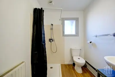 Salle de bains dans l'établissement Terre - Proche A 10 - 2V - Parking