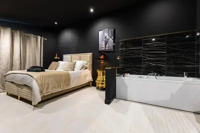 Un ou plusieurs lits dans un hébergement de l'établissement SecretRoom - Luxe, Balnéo et évasion -Arnage