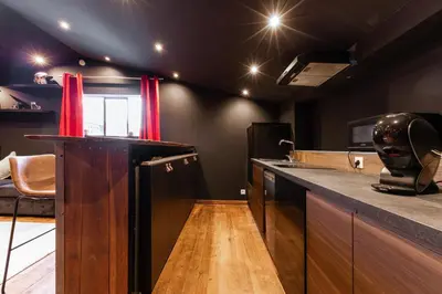 Cuisine ou kitchenette dans l'établissement Loft 8 Chic et Cosy - WIFI - Arnage
