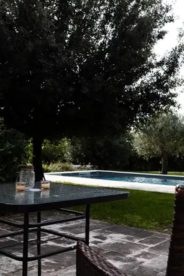 Piscine de l'établissement Charme & Sens Avec Jacuzzi intérieur ou située à proximité