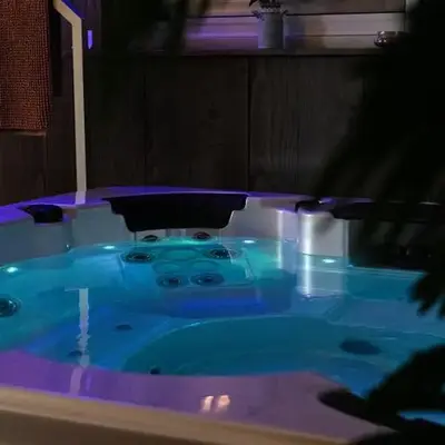 Charme & Sens Avec Jacuzzi intérieur
