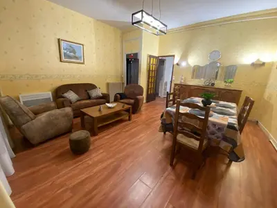 Coin salon dans l'établissement Logement Spacieux 3 Chambres à Azay-le-Rideau