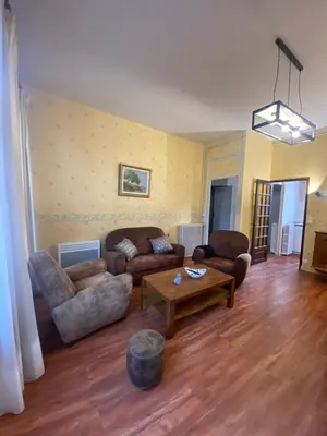 Coin salon dans l'établissement Logement Spacieux 3 Chambres à Azay-le-Rideau