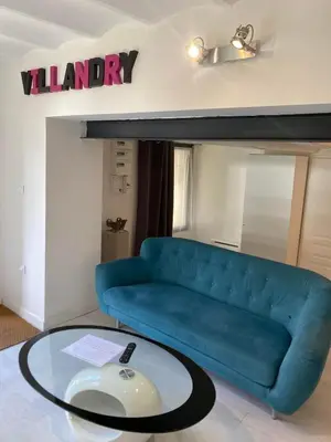 Coin salon dans l'établissement Logement avec alcôve et jardin proche du Château