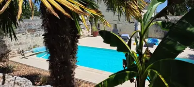 Piscine de l'établissement Gite Les Laurielles ou située à proximité