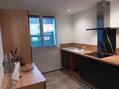 Cuisine ou kitchenette dans l'établissement Brossard
