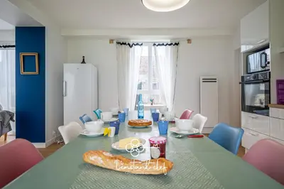 Cuisine ou kitchenette dans l'établissement Maison cosy proche du Mans avec jardin et BBQ - l'instant clef