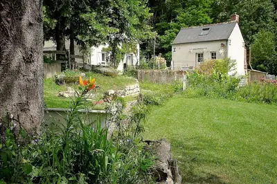 Jardin de l'établissement Chambres indépendantes de charme à proximité d'Amboise