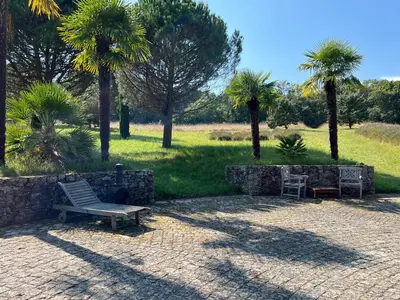 Jardin de l'établissement Dépendance du Château - 4 Chambres - Grande salle commune - Bord de Loire